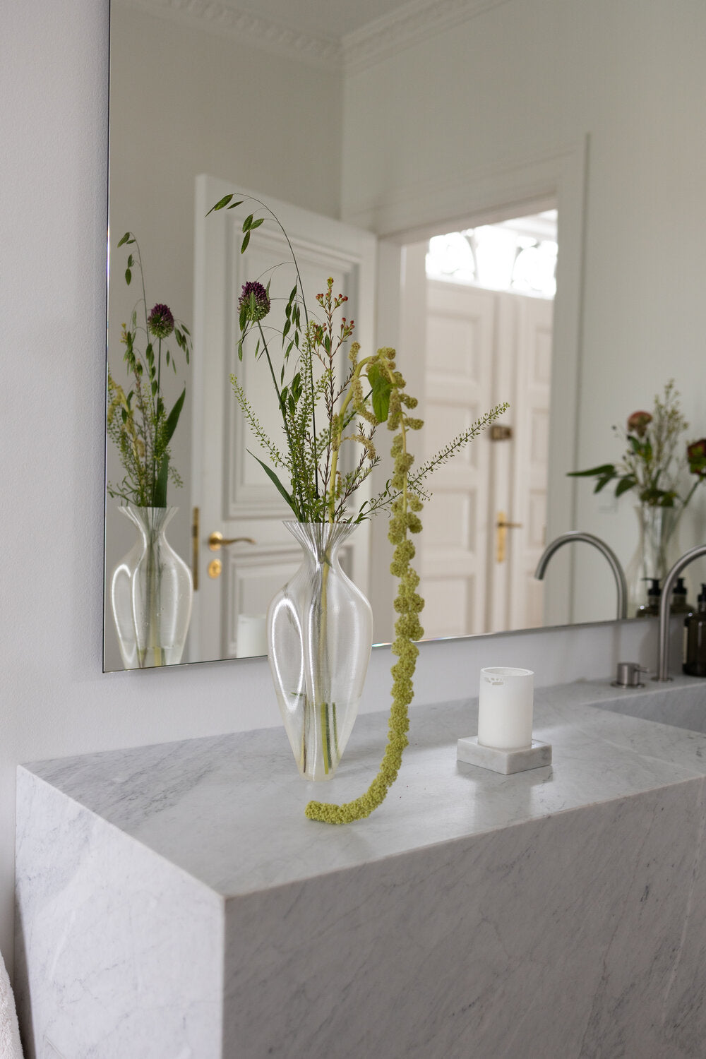 Tempus vase, ivory - H30 cm.